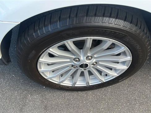 Used 2012 Land Rover Range Rover Sport HSE AWD/4WD image 18