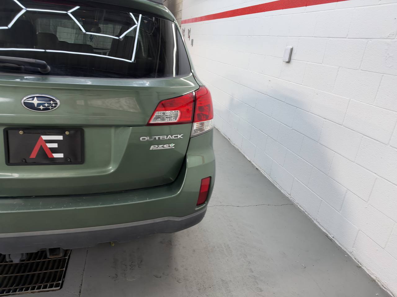Used 2013 Subaru Outback 2.5i Limited w/ Moonroof Pkg AWD/4WD image 7