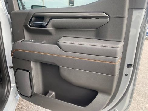 Used 2025 GMC Sierra 1500 AT4 w/ Technology Package AWD/4WD image 25