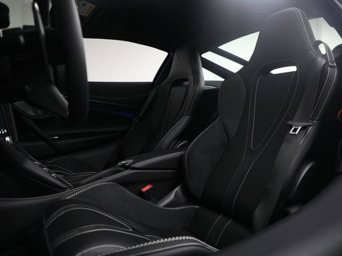 Used 2026 McLaren 750S RWD image 16