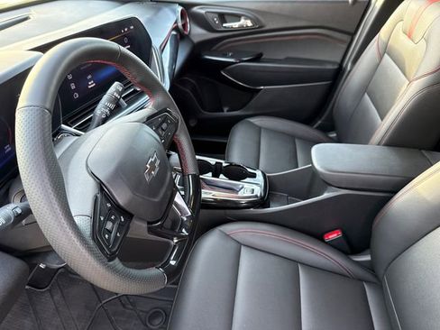 Used 2024 Chevrolet Trax RS w/ Sunroof Package FWD image 20