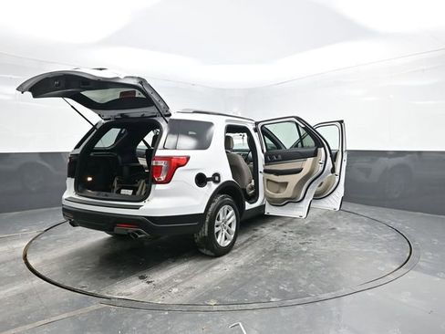 Used 2018 Ford Explorer XLT image 40