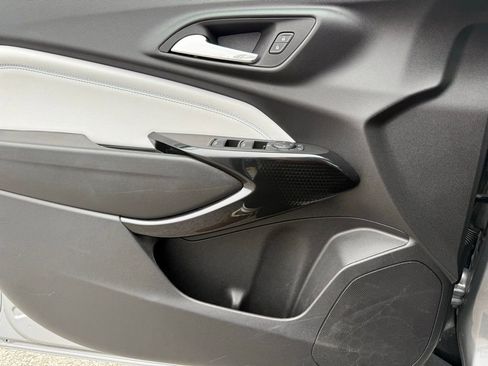 Used 2025 Chevrolet Trax LT w/ LT Convenience Package image 22