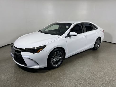 Used 2015 Toyota Camry SE FWD image 7