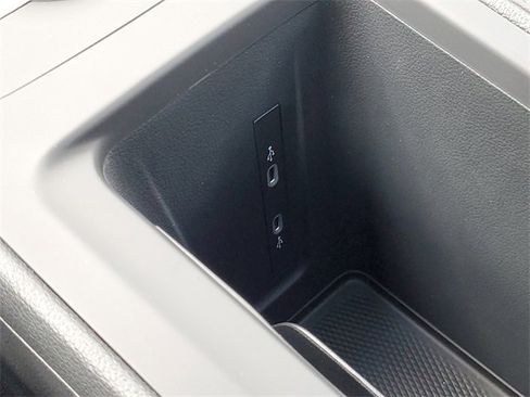 New 2025 Volkswagen Tiguan SE image 31