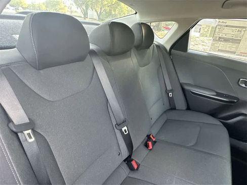 New 2025 Kia K4 LX image 26
