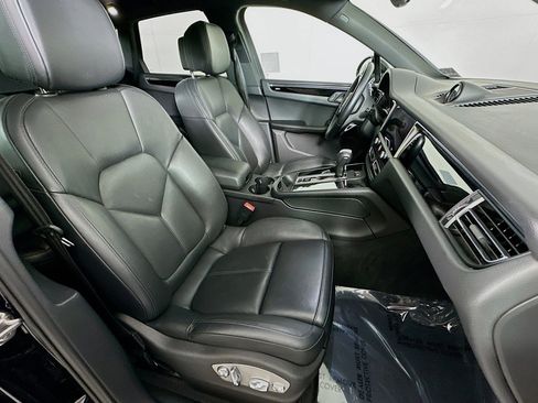 Used 2024 Porsche Macan w/ Premium Plus Package image 8