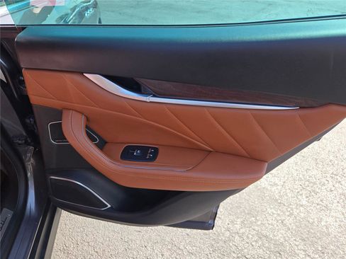 Used 2019 Maserati Levante GranLusso image 8