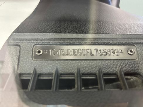 Used 2015 Jeep Wrangler Unlimited Sahara w/ Connectivity Group image 19