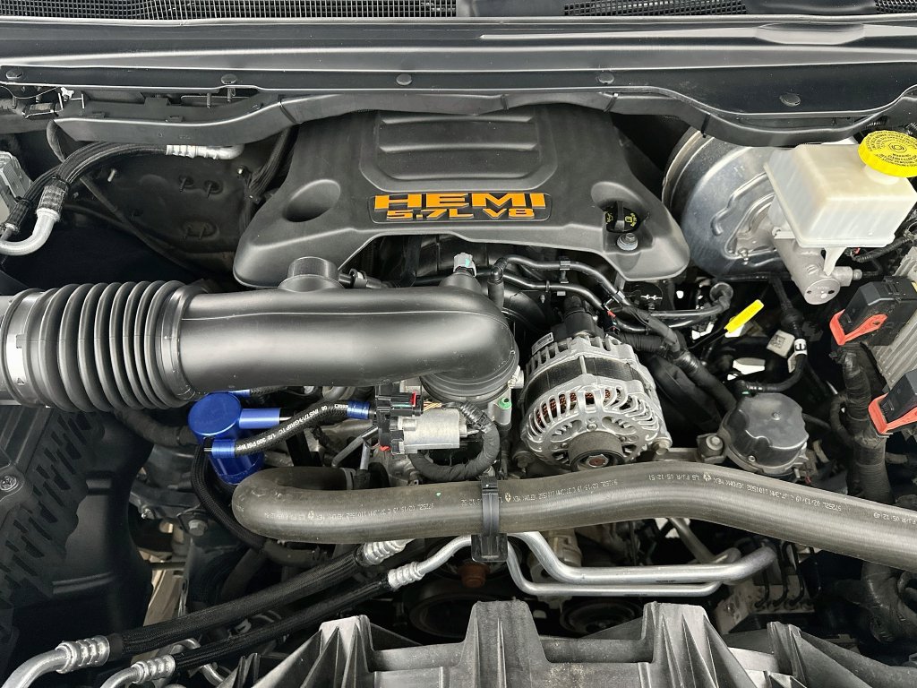 Used 2019 RAM 1500 Laramie AWD/4WD image 32