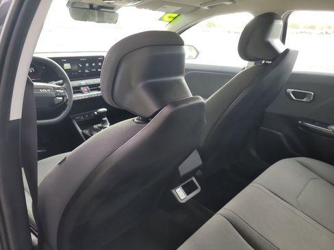 Used 2025 Kia K4 LXS image 12