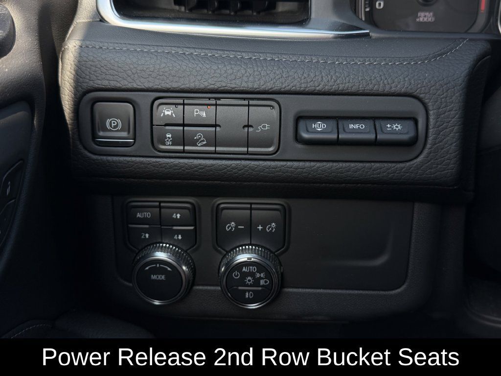 Used 2021 GMC Yukon Denali w/ LPO, Illumination Package AWD/4WD image 28