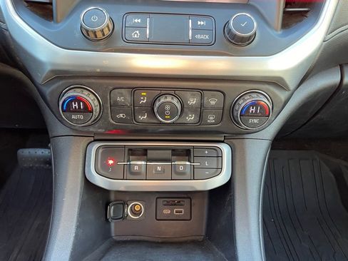 Used 2020 GMC Acadia SLE image 17