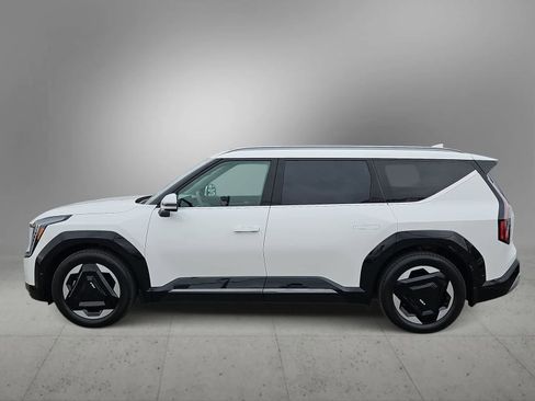 Used 2024 Kia EV9 Land w/ Towing Package image 6