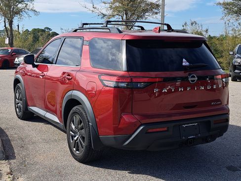 Certified 2022 Nissan Pathfinder SV w/ SV Premium Package image 7
