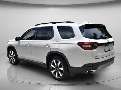 Used 2023 Honda Pilot Elite image 9