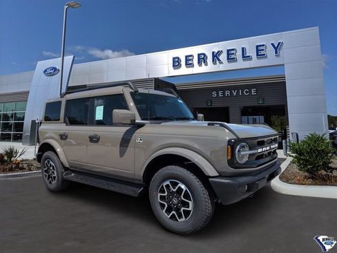 New 2026 Ford Bronco Outer Banks AWD/4WD image 1