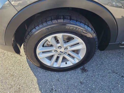 Used 2015 Ford Explorer XLT w/ Equipment Group 202B image 10