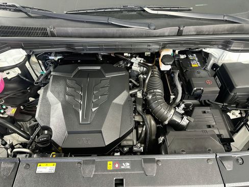 Used 2025 Kia Carnival FWD image 34