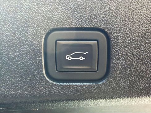 Used 2025 Chevrolet Traverse LT AWD/4WD image 31