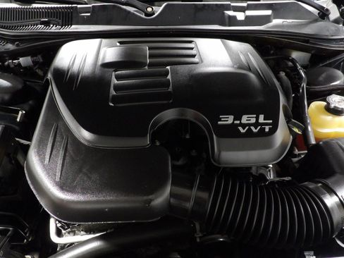 Used 2019 Dodge Challenger SXT image 17