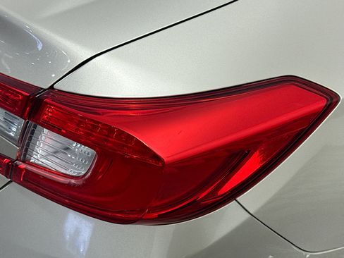 Used 2018 Honda Accord Touring image 32