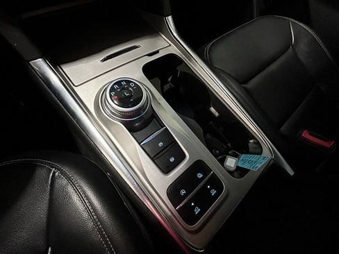 Used 2021 Ford Explorer XLT w/ Equipment Group 202A image 14