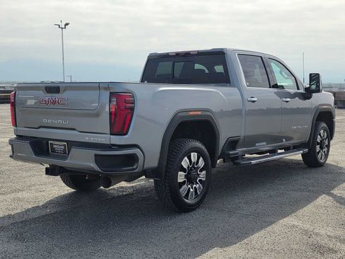 Used 2024 GMC Sierra 2500 Denali w/ Denali Reserve Package AWD/4WD image 3