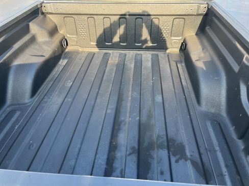 Used 2023 Jeep Gladiator Sport image 9