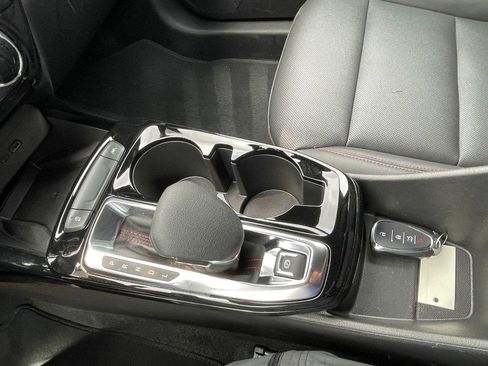 Used 2025 Chevrolet Trax RS w/ Sunroof Package FWD image 37