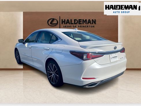 Used 2023 Lexus ES 350 w/ Premium Package FWD image 3