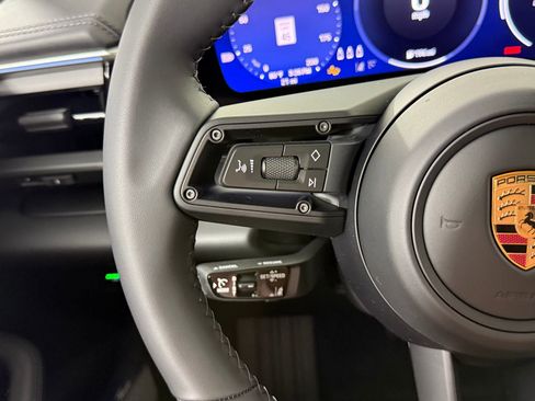 Certified 2025 Porsche Macan Electric image 19