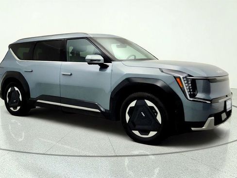 Used 2024 Kia EV9 Land AWD/4WD image 3