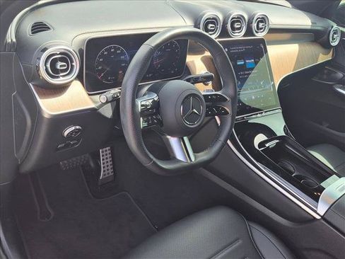 Used 2025 Mercedes-Benz GLC 300 4MATIC image 3