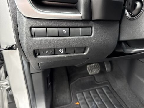 Used 2023 Nissan Rogue SV FWD image 17