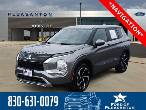 Used 2022 Mitsubishi Outlander SE image 1