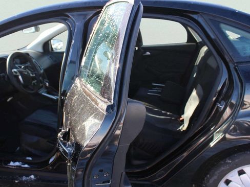 Used 2013 Ford Focus SE w/ SE Winter Pkg image 7