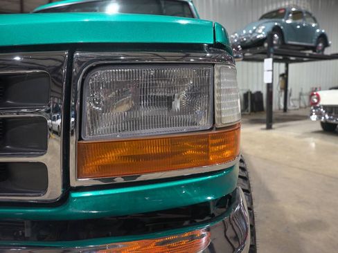 Used 1995 Ford Bronco XLT AWD/4WD image 31