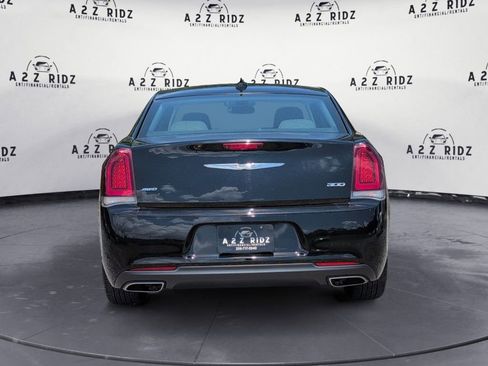 Used 2019 Chrysler 300 Touring w/ Sport Appearance Package AWD/4WD image 5
