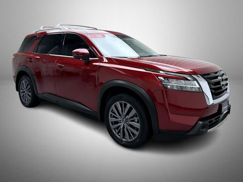 Used 2024 Nissan Pathfinder SL w/ SL Premium Package AWD/4WD image 3