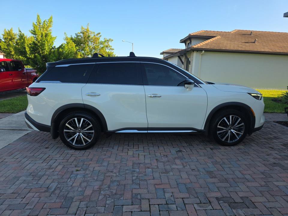Used 2023 INFINITI QX60 Sensory w/ Vision Package AWD/4WD image 2