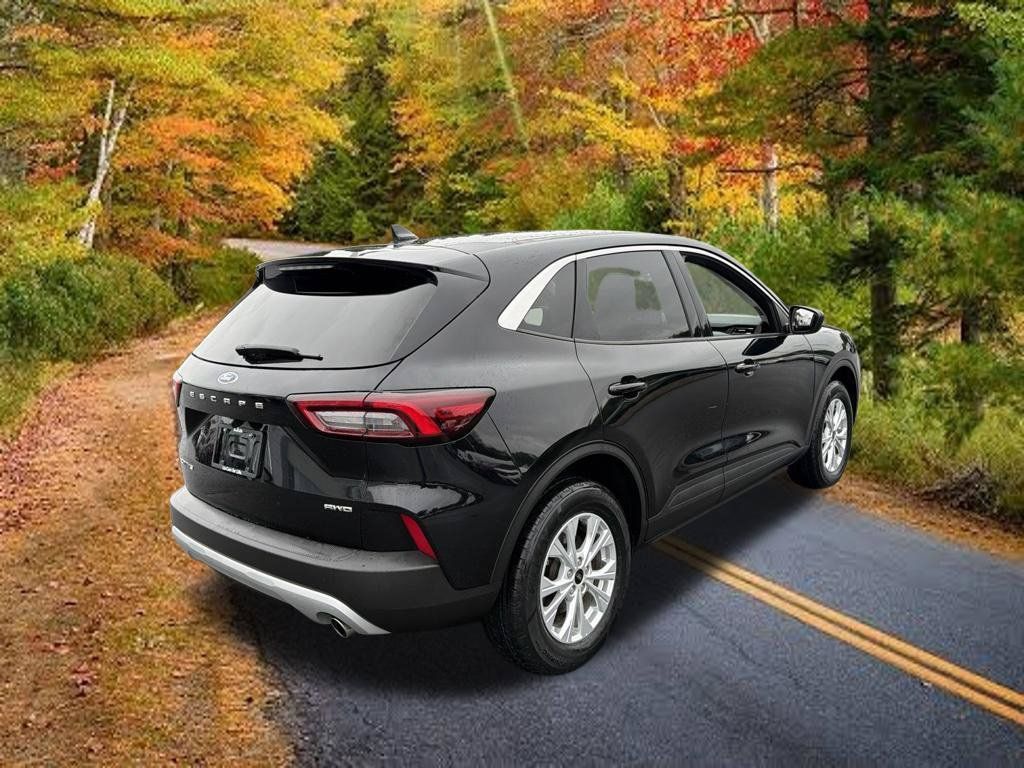 Used 2024 Ford Escape Active AWD/4WD image 3