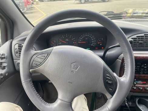 Used 1997 Chrysler Town & Country SX FWD image 19