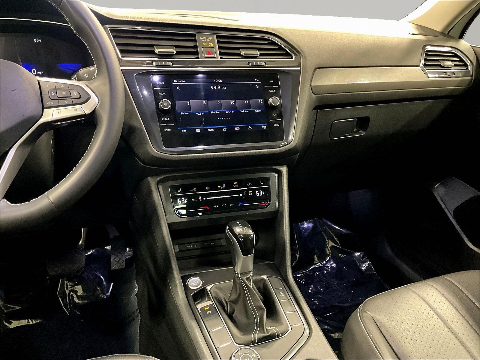 Used 2023 Volkswagen Tiguan SE w/ Panoramic Sunroof Package AWD/4WD image 9