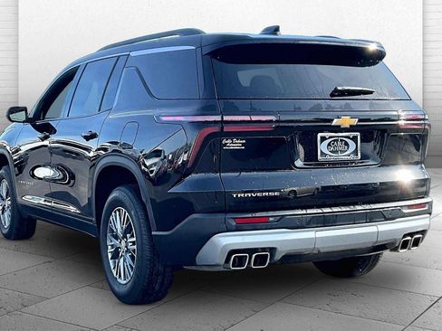 Used 2025 Chevrolet Traverse LT image 10