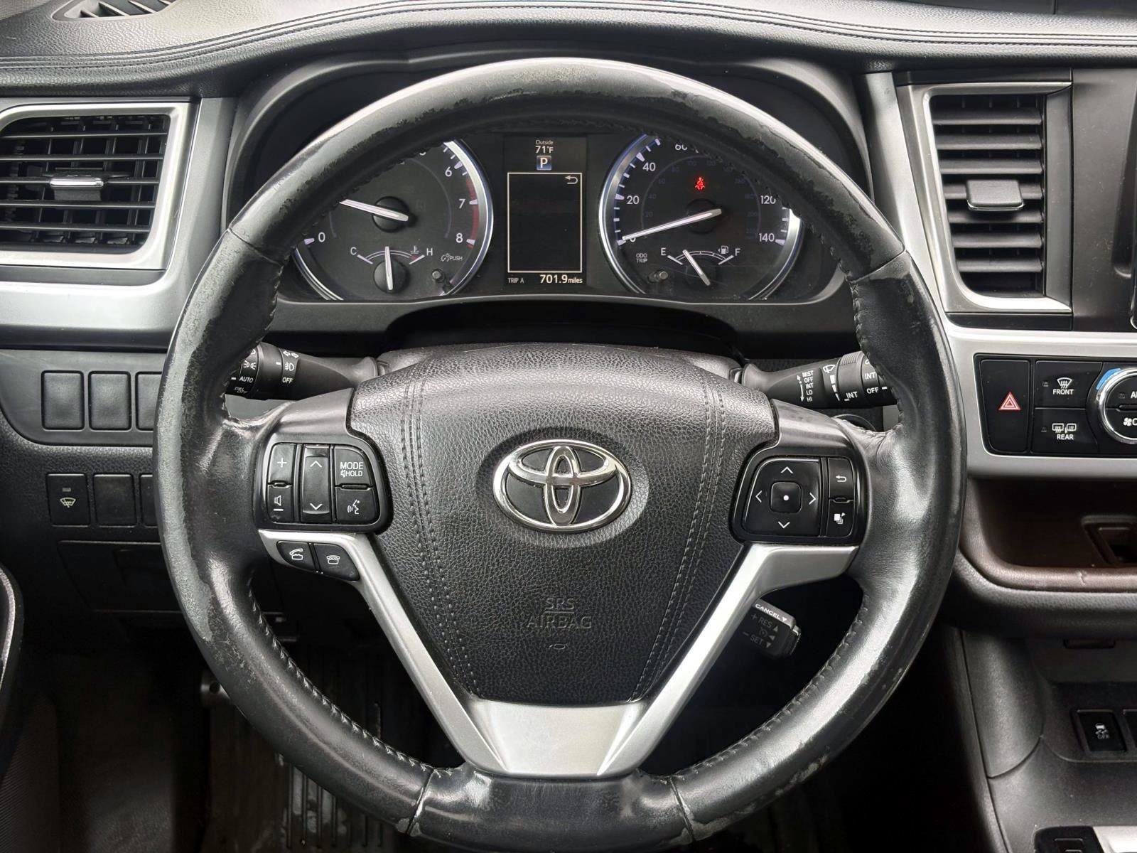 Used 2015 Toyota Highlander XLE AWD/4WD image 16