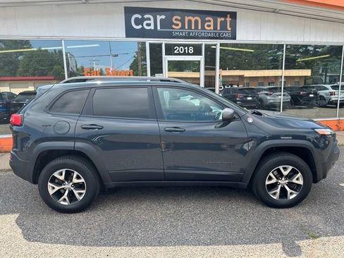 Used 2016 Jeep Cherokee Trailhawk w/ Comfort & Convenience Group AWD/4WD image 8