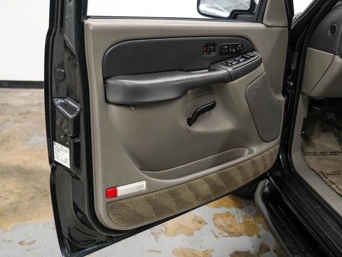 Used 2003 Chevrolet Suburban LT w/ LT Preferred Equipment Group RWD image 36