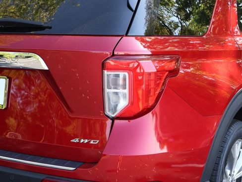 Used 2024 Ford Explorer Limited image 7