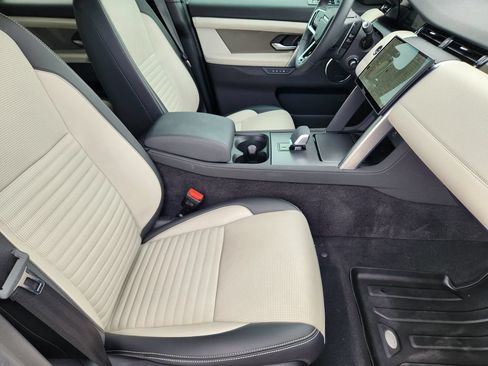 Used 2025 Land Rover Discovery Sport Dynamic SE AWD/4WD image 13